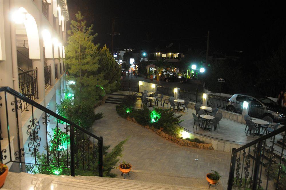 Pegasus Hotel Hanioti Exterior photo